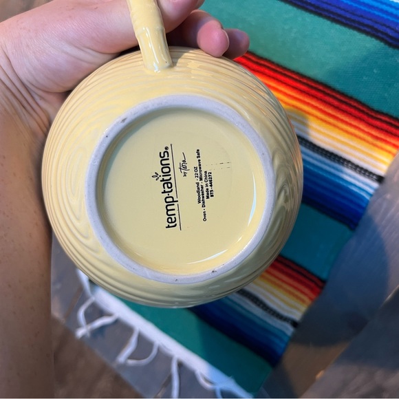 Temp-Tations Sunny Yellow Bowls with Lids - Picture 4 of 4